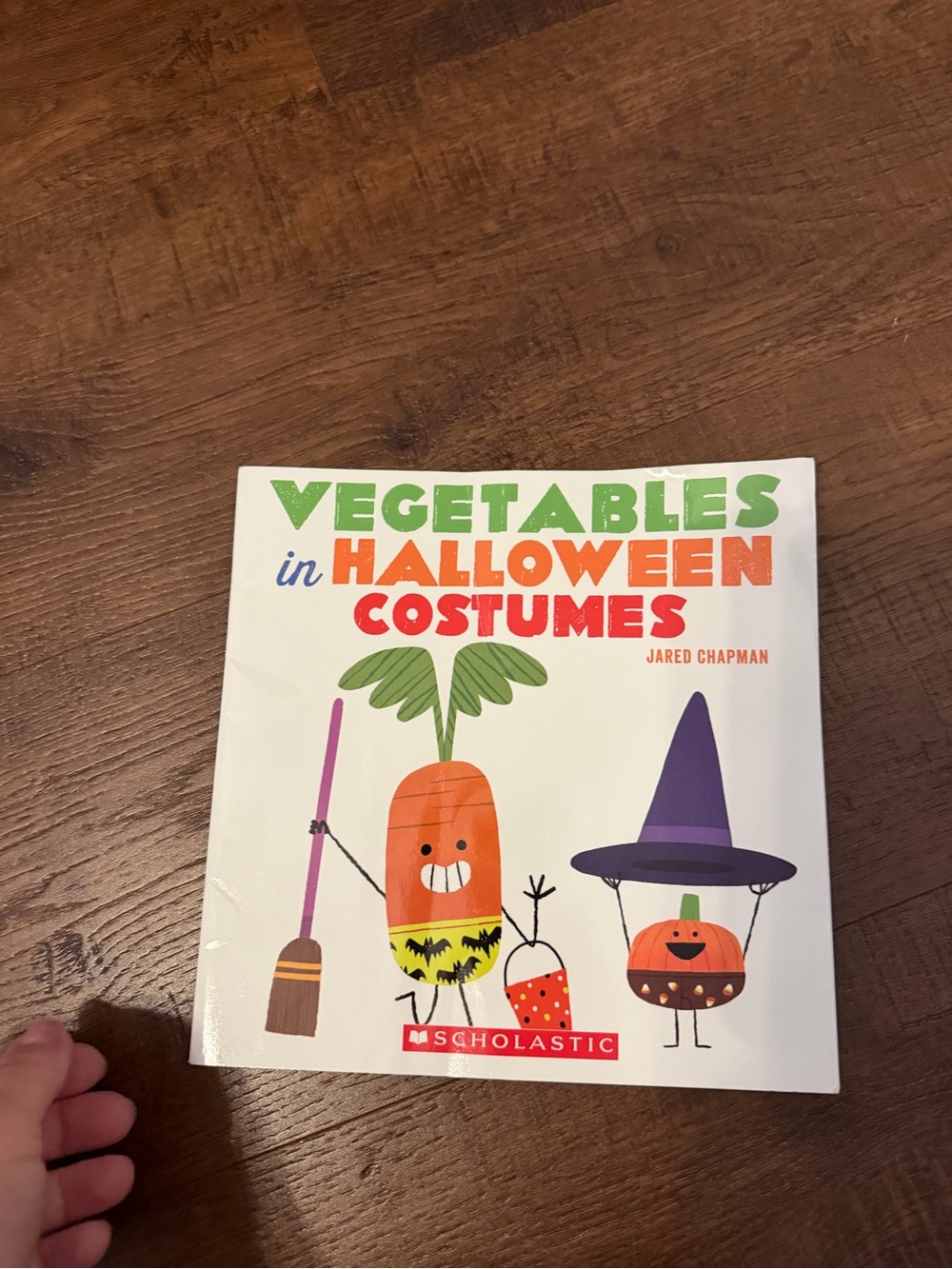 Vegetables in Halloween Costumes by Jared Chapman Scholastic kid toddler book